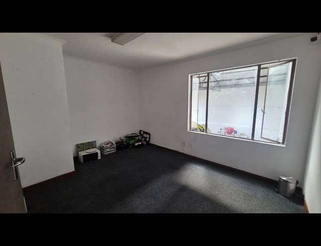 340M² WAREHOUSE TO LET IN KILLARNEY GARDENS